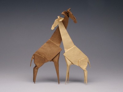 Пара оригами жирафов. Пара оригами жирафов.