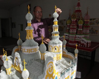 Сельский учитель построил храм из 10 тысяч листов бумаги