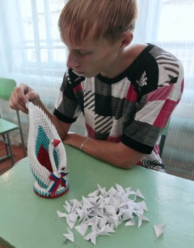 Сельский учитель построил храм из 10 тысяч листов бумаги