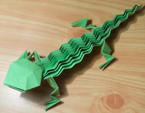 Ящерица оригами с ребристой спинкой Ящерица оригами с ребристой спинкой