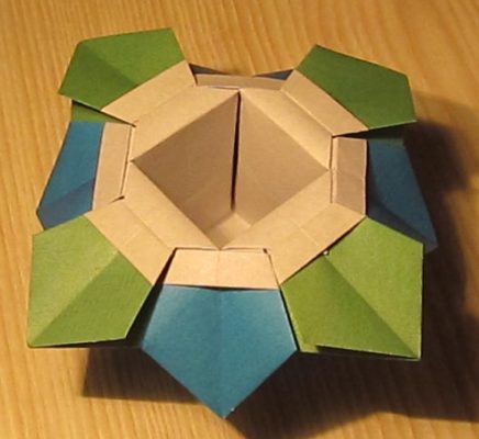 Ваза оригами с лепестками Ваза оригами с лепестками