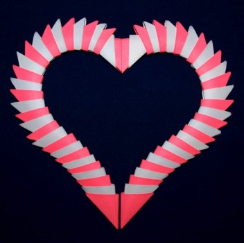 День Валентина модульное оригами рамки в виде сердца День Валентина модульное оригами рамки в виде сердца