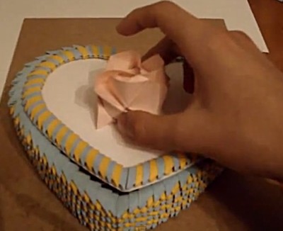 Сердце - коробочка из бумаги оригами Сердце - коробочка из бумаги оригами