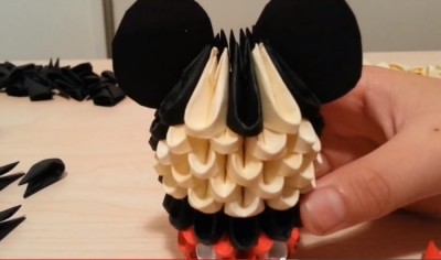 Сборка модульного оригами Микки Маус из бумаги Сборка модульного оригами Микки Маус из бумаги